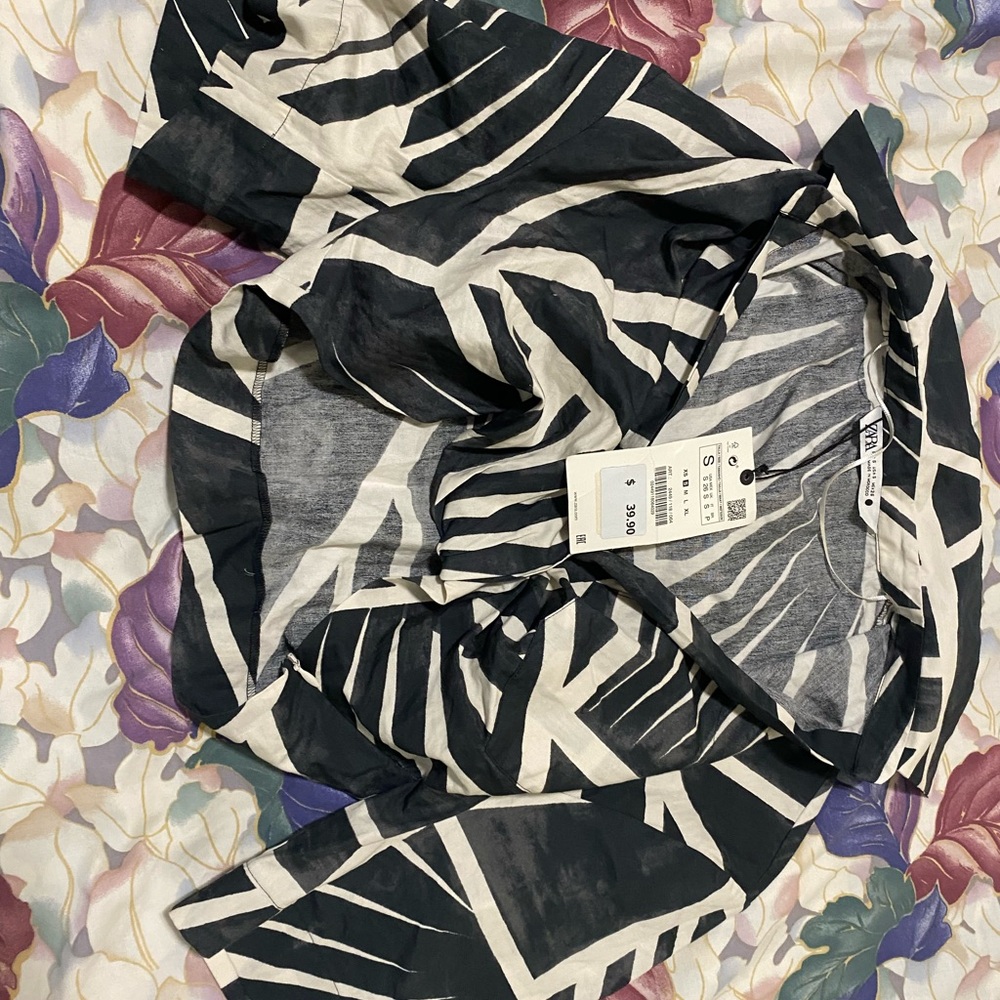 Zara Black and White Geometric Blouse